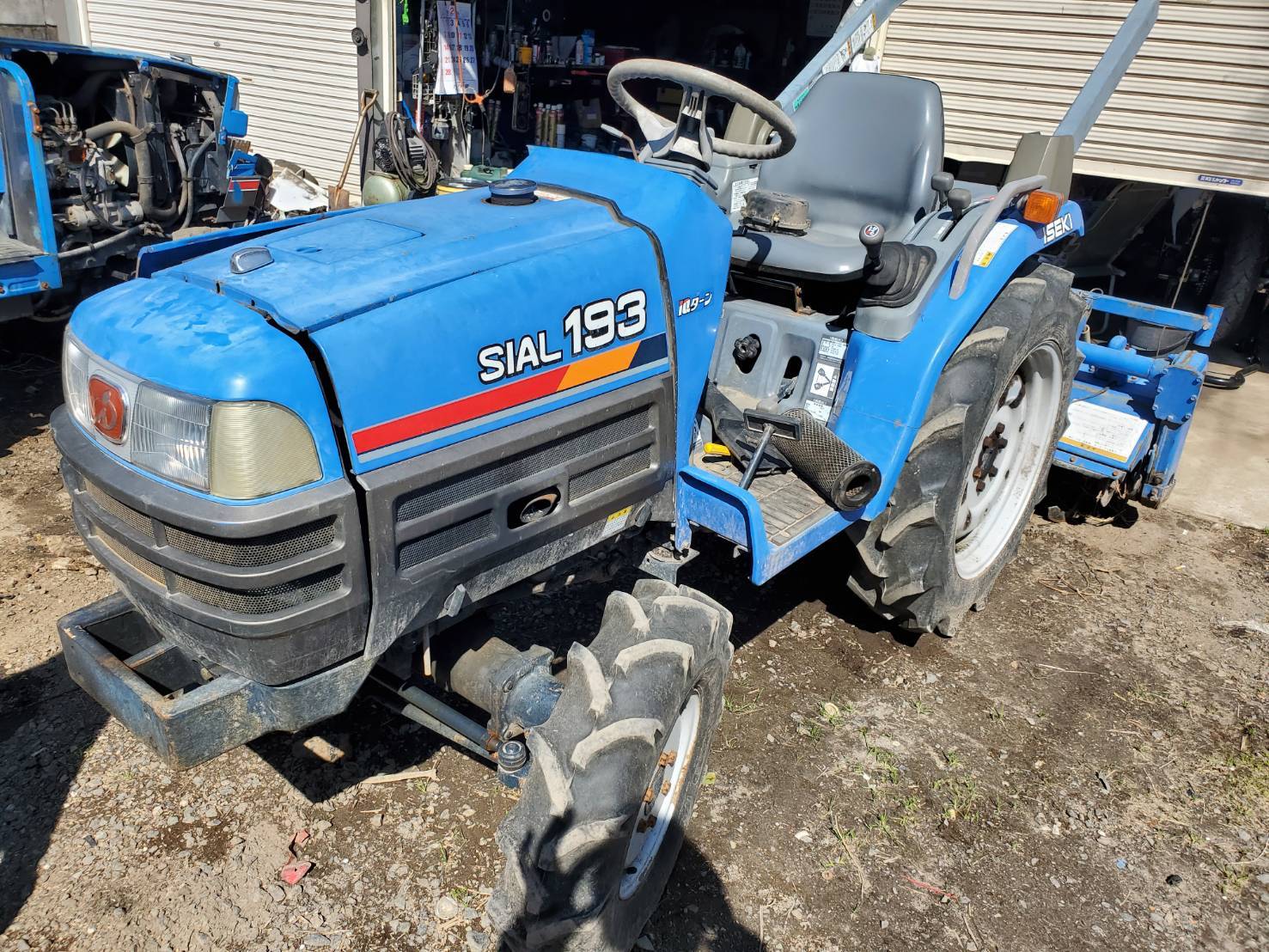 イセキ　トラクター　SIAL193